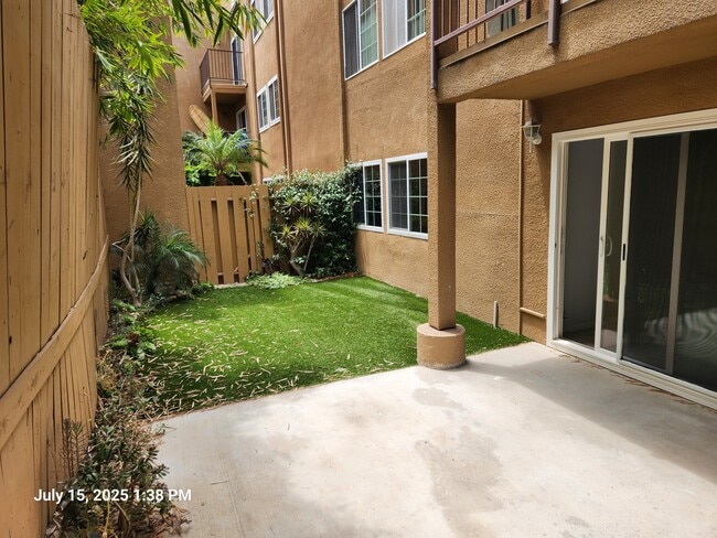 Building Photo - 5051 La Jolla Blvd