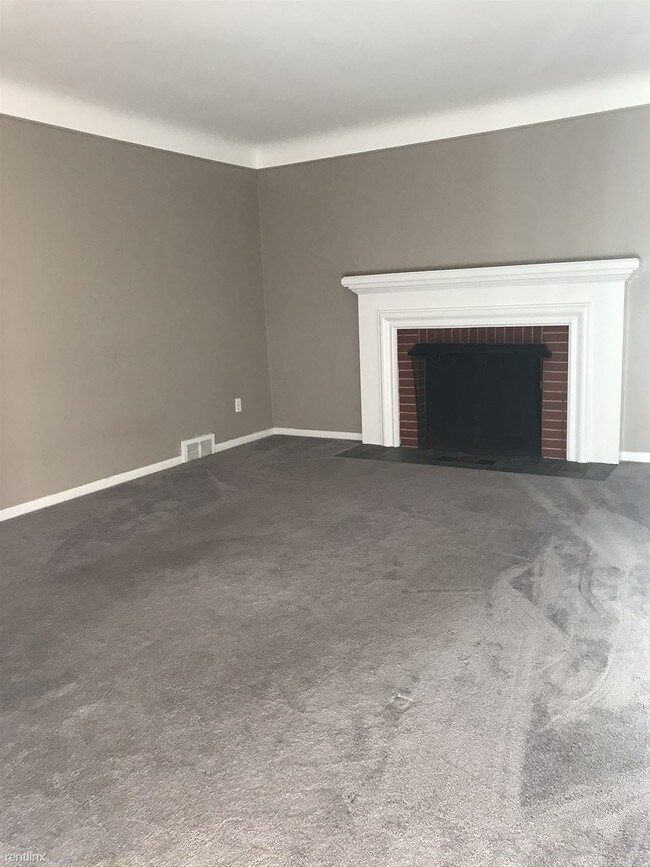 Building Photo - 3 br, 1.5 bath House - 11332 Riverdale