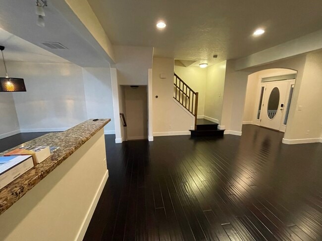 Foto del edificio - 4274 Lake Bridge Dr