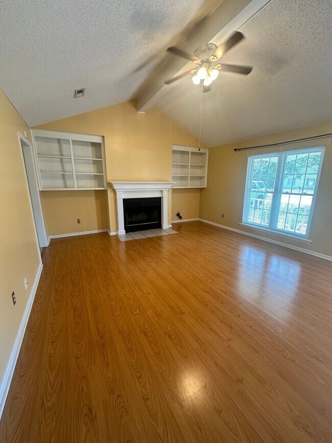 Foto del edificio - Spacious 3bedroom/2 bathroom home