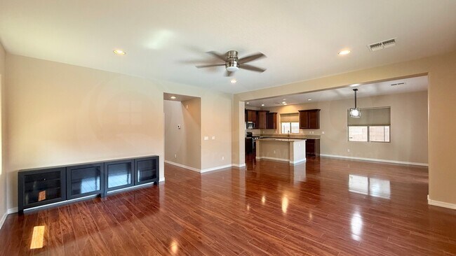 Building Photo - 1142 E Sourwood Dr