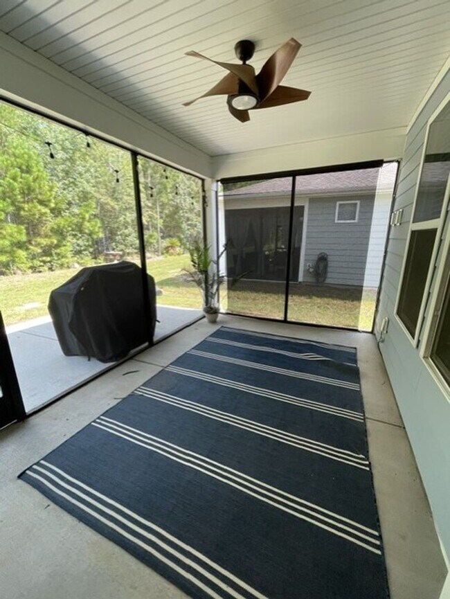 Building Photo - 802 Destiny Dr