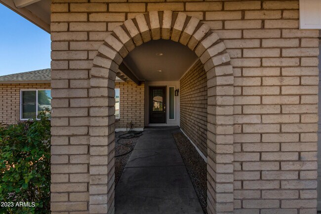 Building Photo - 3619 W Willow Ave