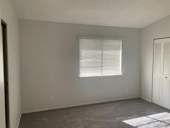 Foto del edificio - 2 Bed Condo
