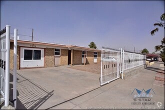 Building Photo - 9004 Acatlan Ln