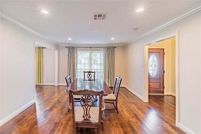 Foto del edificio - 627 Attingham Dr