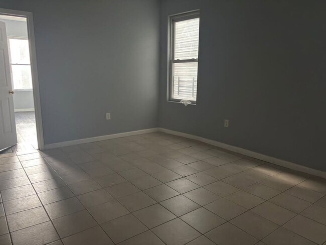 Foto del edificio - 482 Avon Ave