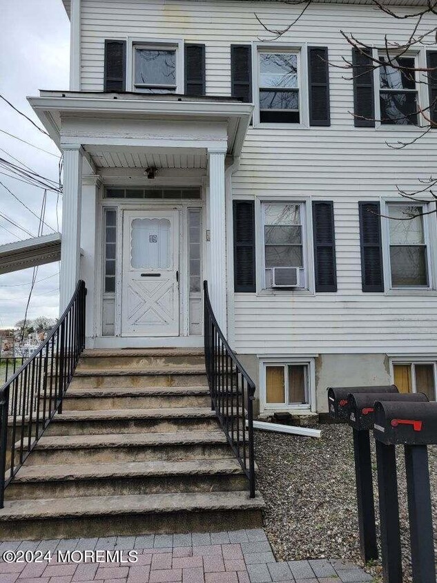 Primary Photo - 19 Broadway