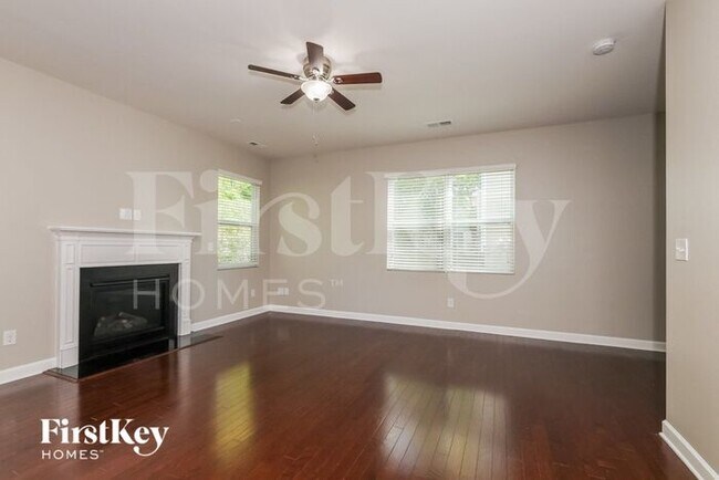 Building Photo - 103 Minitree Ln