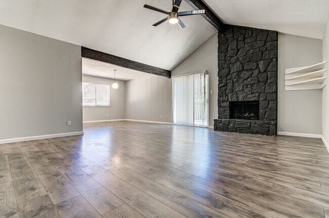 Building Photo - 1605 Dale Cove