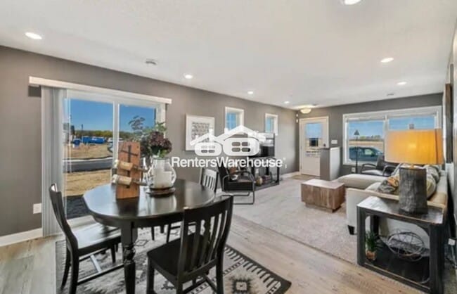 Foto del edificio - 10836 Glacier Ln N