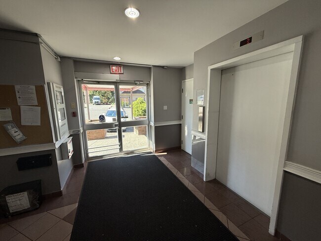 Building Photo - 50 Cavan St