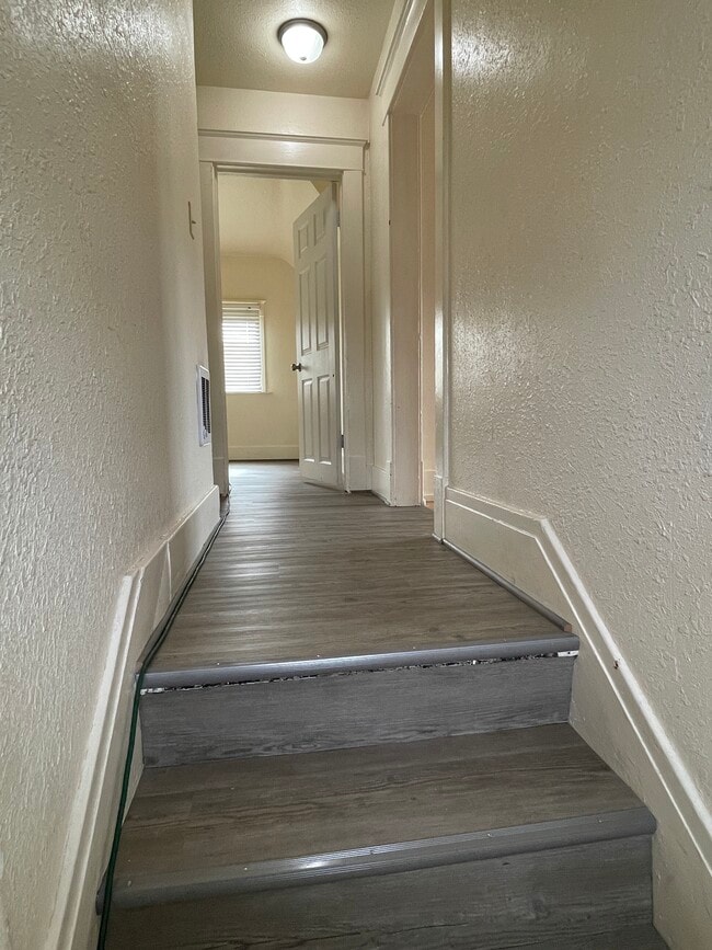 Building Photo - 412 S Mission St