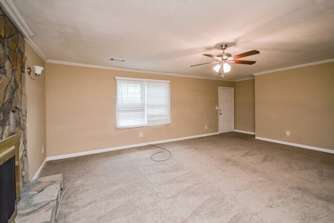 Foto del edificio - 613 Almand Branch Rd SE