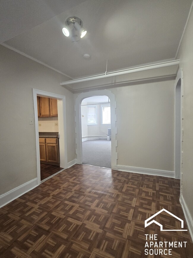 Building Photo - 1806 W Farwell Ave