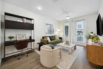 Building Photo - The Oaks