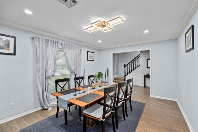 Foto del edificio - 827 Thicket Ln