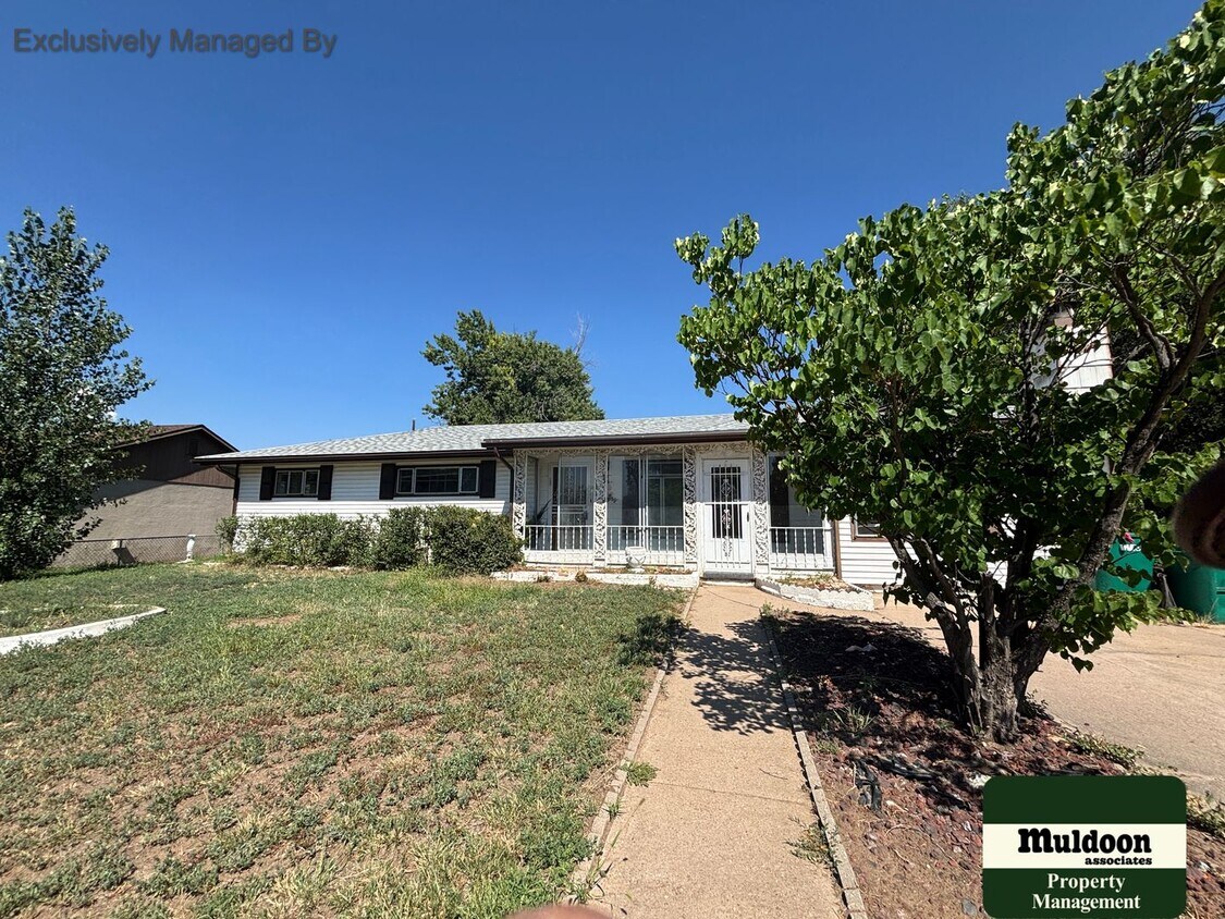 Main Level Living, Close to Ft Carson. 1 ... - Main Level Living, Close to Ft Carson. 1  ...
