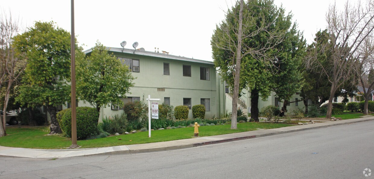 Foto del edificio - 405-425 N Cambridge Ave