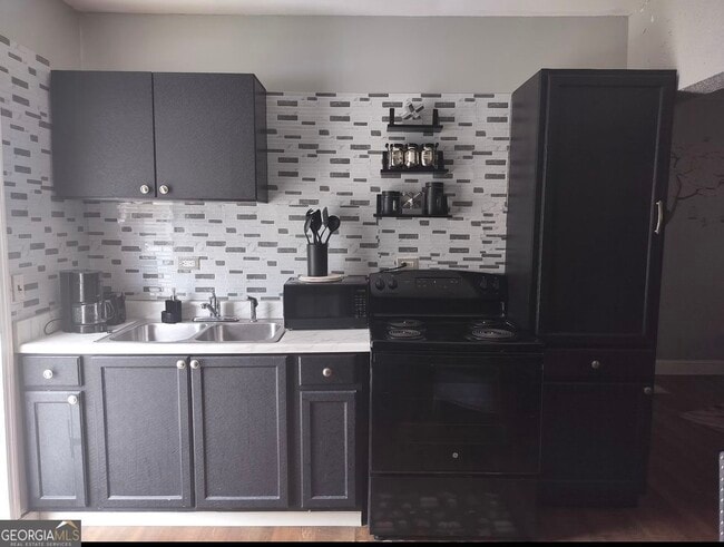 Building Photo - 7567 Sugarcreek Dr