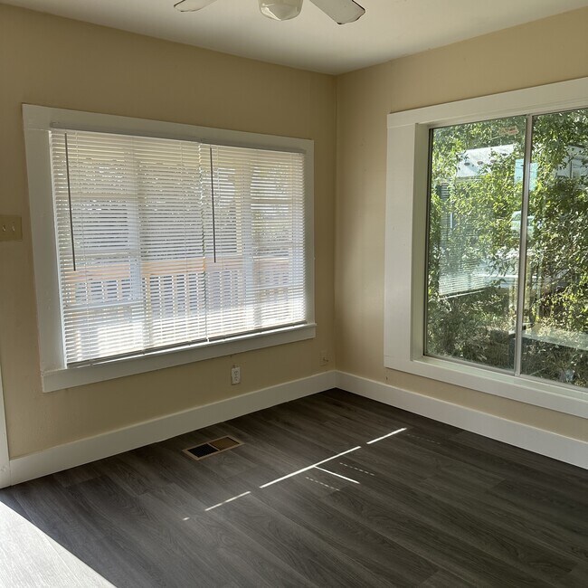 Foto del edificio - 1321 Harris Hill Rd