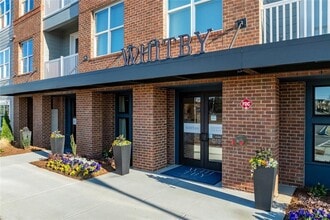Building Photo - 550 Webb Gin House Rd