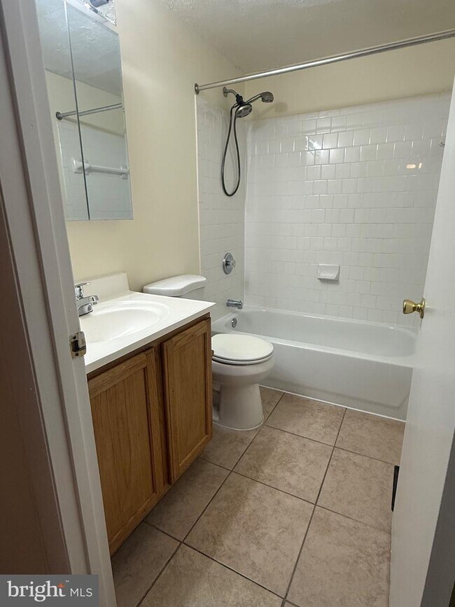 Foto del edificio - 13331 Whitechurch Cir