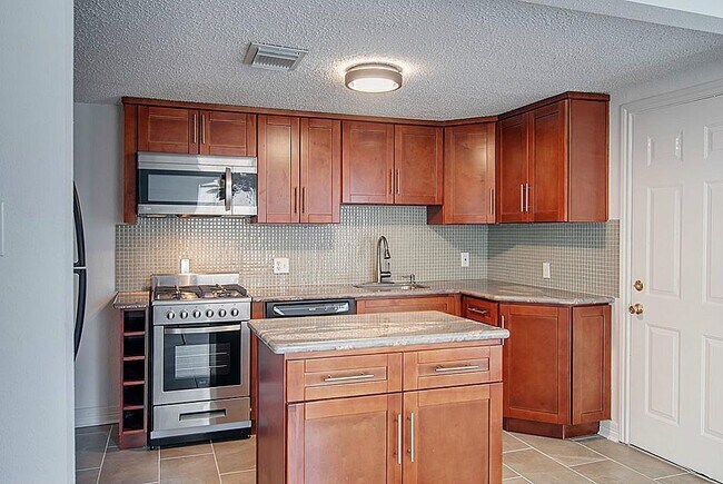 Building Photo - 3346 Blodgett St