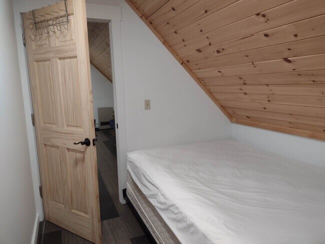 Bedroom - 72 Roundy Brook Rd