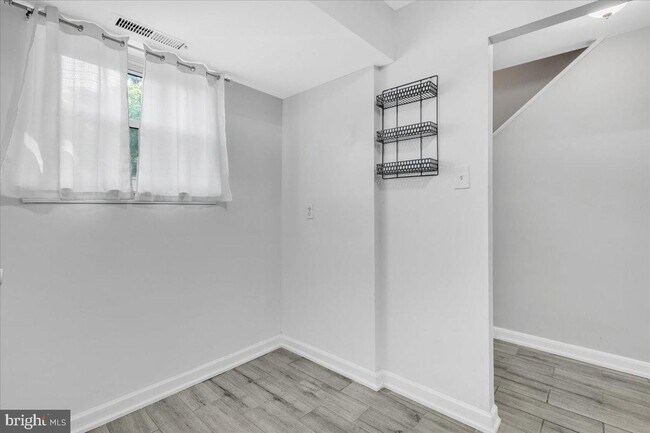 Building Photo - 5916 Mayflower Ct
