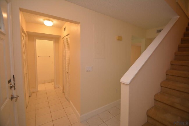 Building Photo - 15 Florida Park Dr N