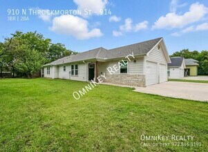 Building Photo - 910-914 N Throckmorton St