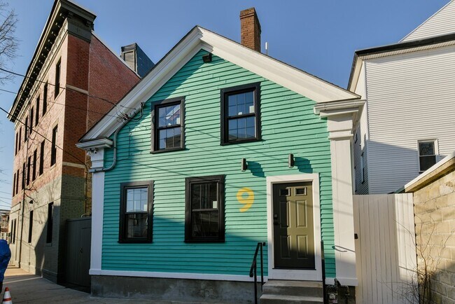 Building Photo - 9 Hamlin St
