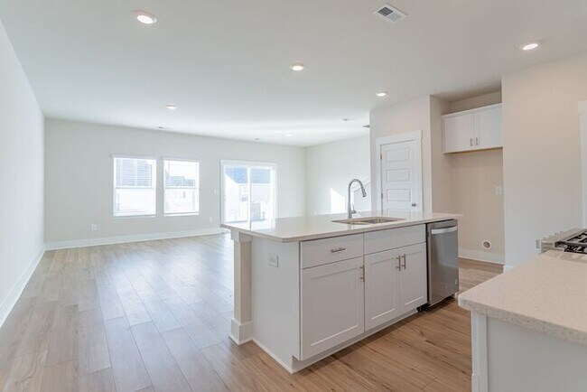 Foto del edificio - 3 Bedroom 2.5 Townhome centrally located i...