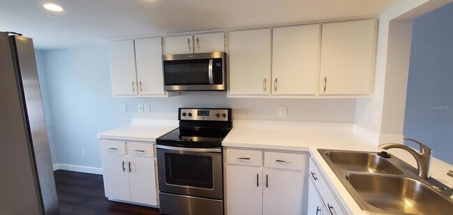 Foto del edificio - 5210 Wedgewood Ln