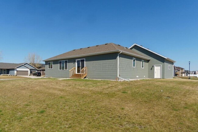 Foto del edificio - 5 Bed 3 Bath Single Family Home