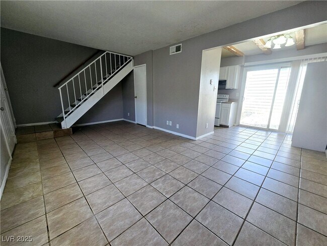 Foto del edificio - 4972 Larkspur St