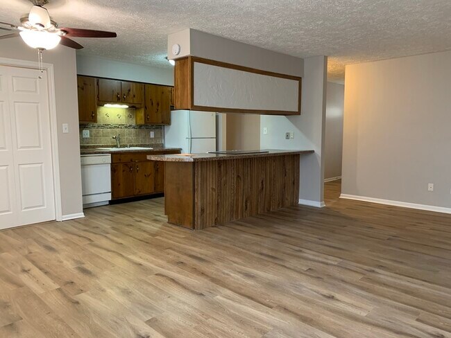 Building Photo - 7721 Inverness Dr