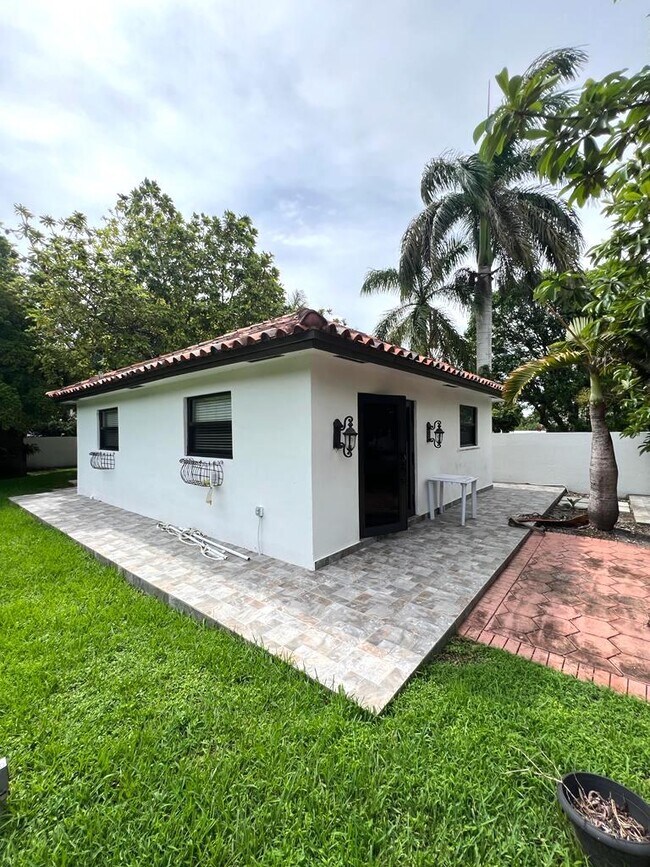 Building Photo - 4050 SW 128th Ave