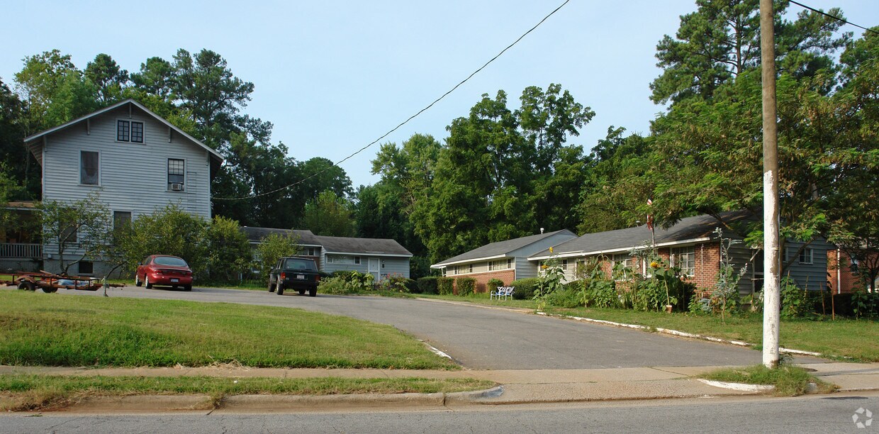 Primary Photo - 2817 Wade Ave