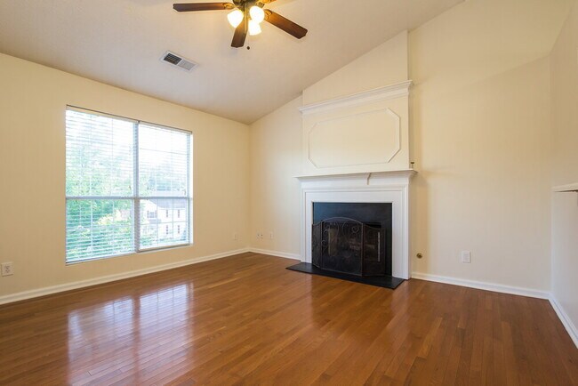 Building Photo - 3714 Crescent Hill Ln