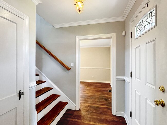 Building Photo - Charming 3-Bedroom Brick Colonial in Edgew...