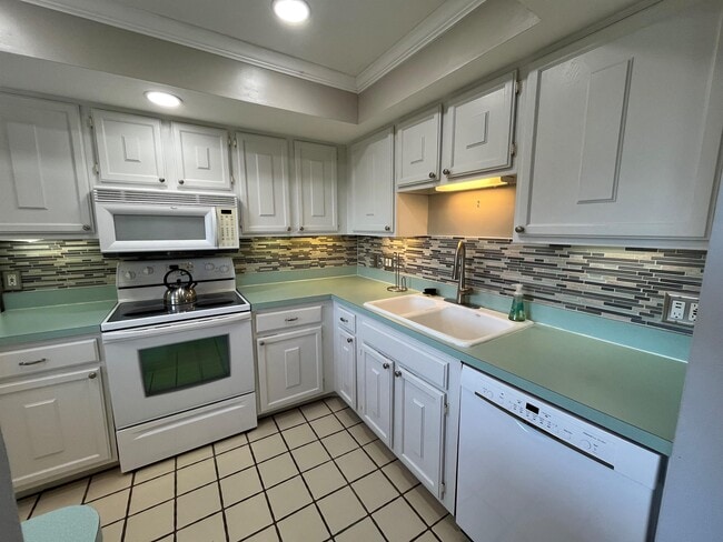 Foto del edificio - 995 La Guna Dr