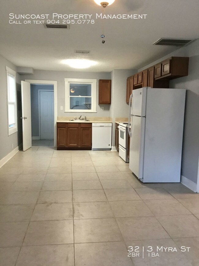 Building Photo - Cute 2 bedroom with fenced in yard!