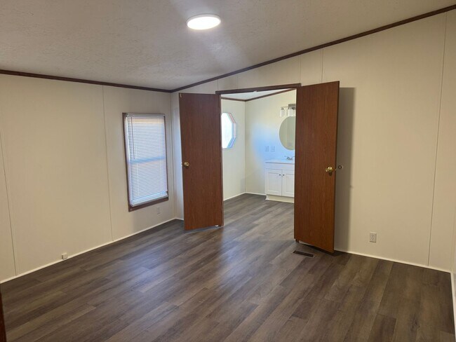 Building Photo - 3 Bedroom 2 Bathroom Home in Johnson City, TN