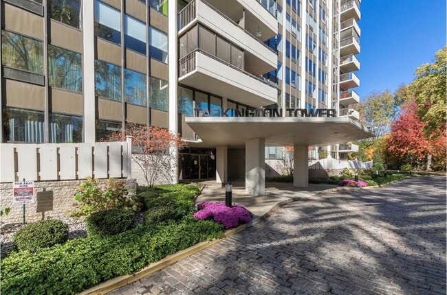 Foto del edificio - 4000 N Meridian St