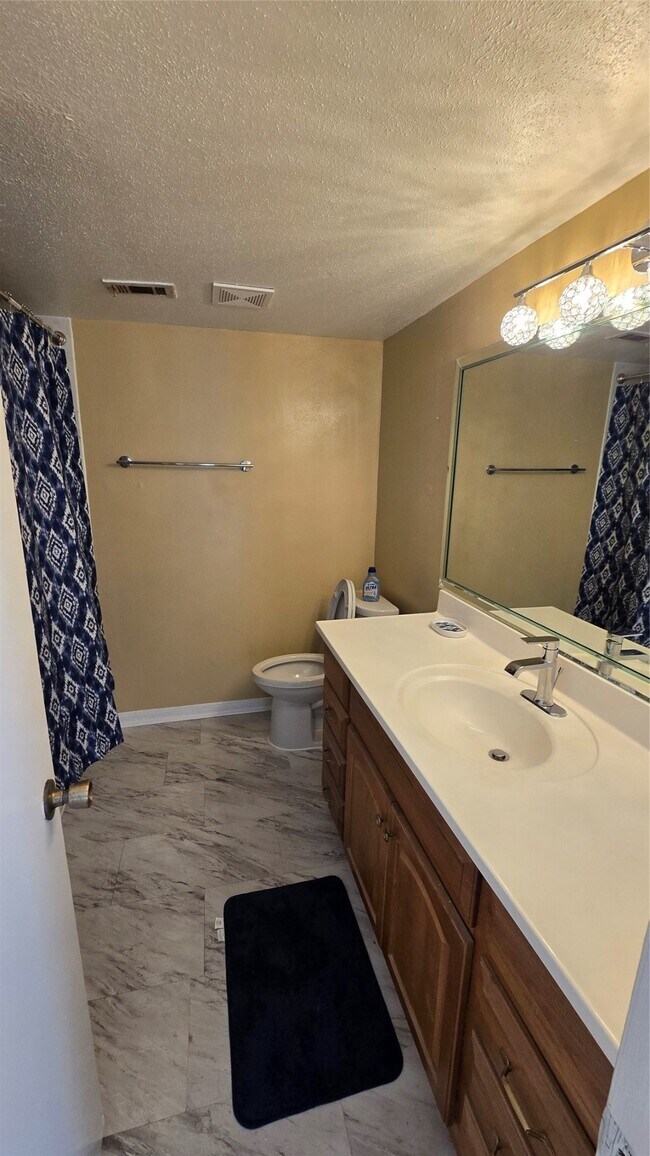 Foto del edificio - 135 April Point Dr N