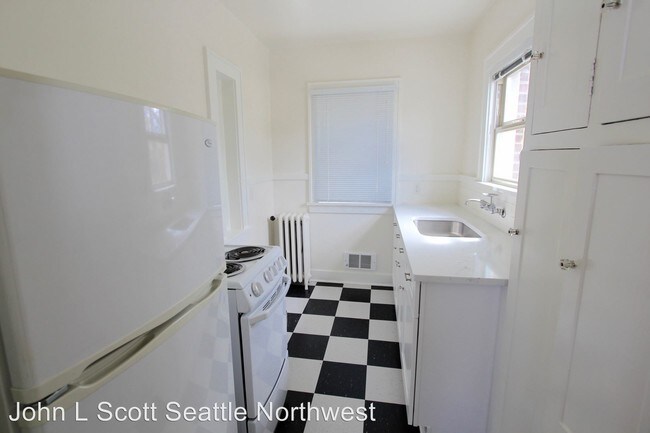Building Photo - 4303 Phinney Ave N