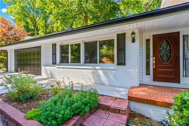 Building Photo - 220 River Springs Ct NW