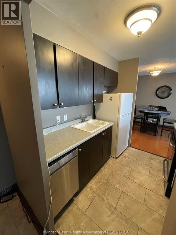 Building Photo - 111 Riverside Dr E